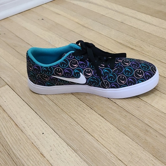 Nike sneakers - Picture 2 of 3